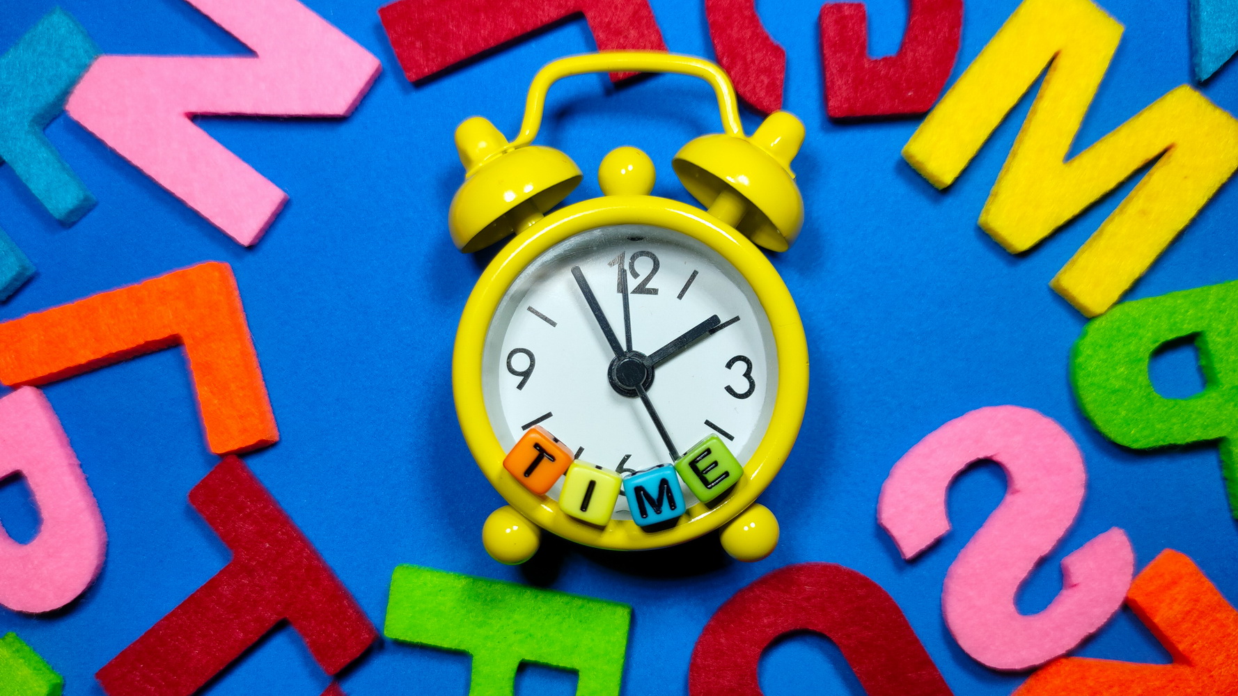 Blog post Daily Knowledge Boost with Kids Academy: Reading Time and Clocks for First Graders main image