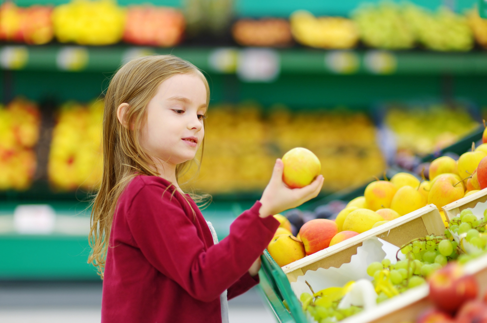 girl holding an apple