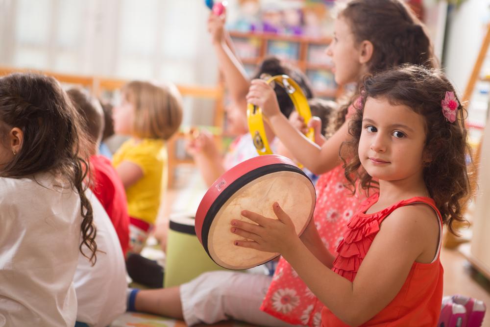 kids playing the musical instruments
