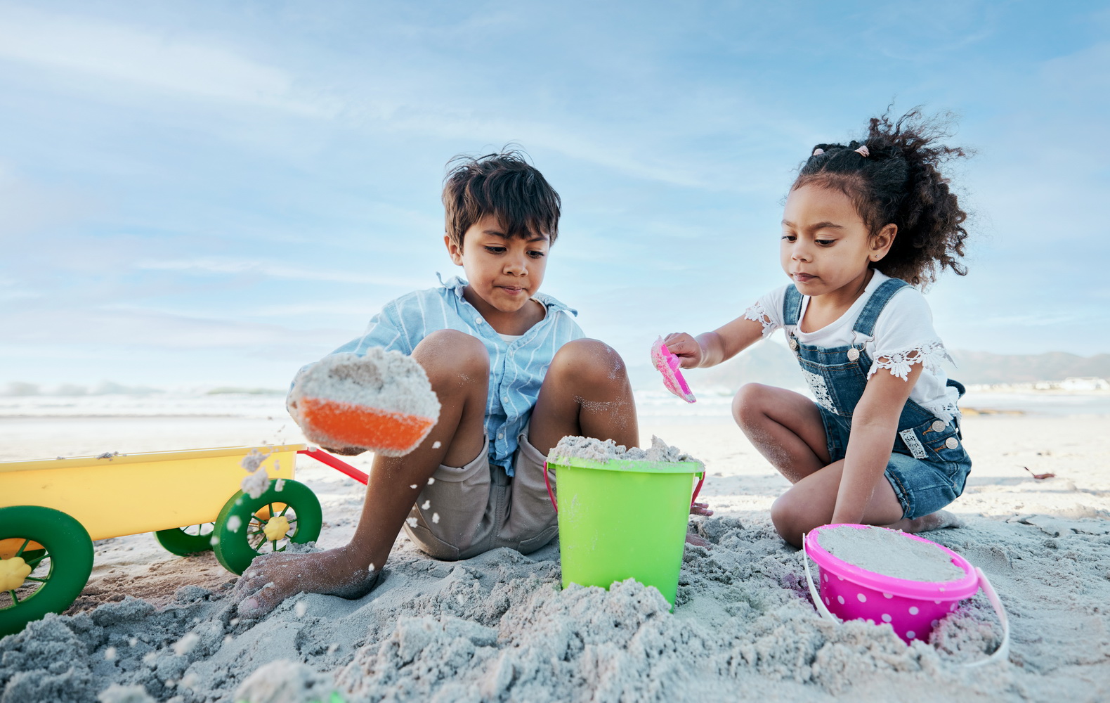Beachside Science: Fun Experiments by the Sea for Curious Kids image